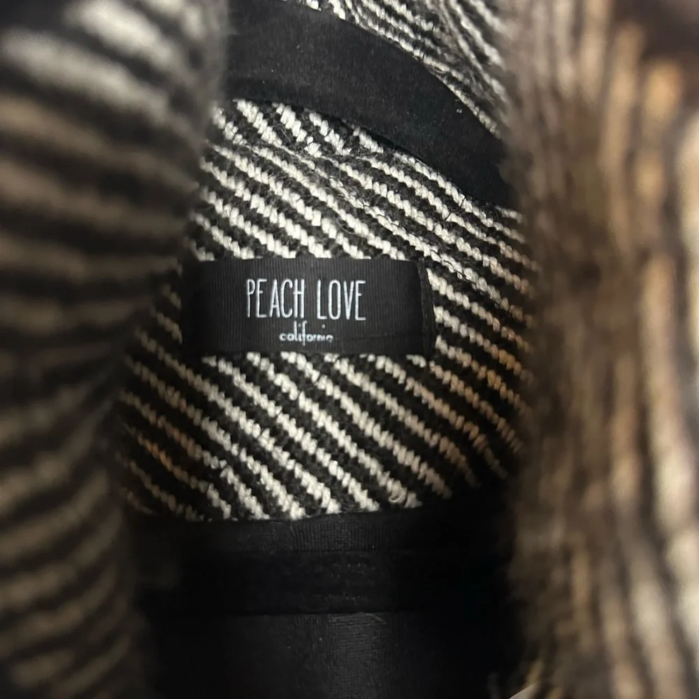 Peach Love California Black and White Vest - Picture 2 of 7